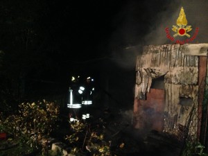 Incendio-baracca-Montella-300x225
