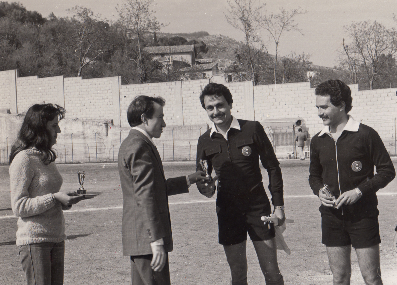 PRO_LOCO_premiazione_arbitri_Quadrangolare_di_calcio.jpg