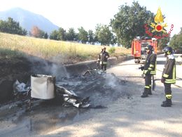 incendio-roulotte-nusco-0813